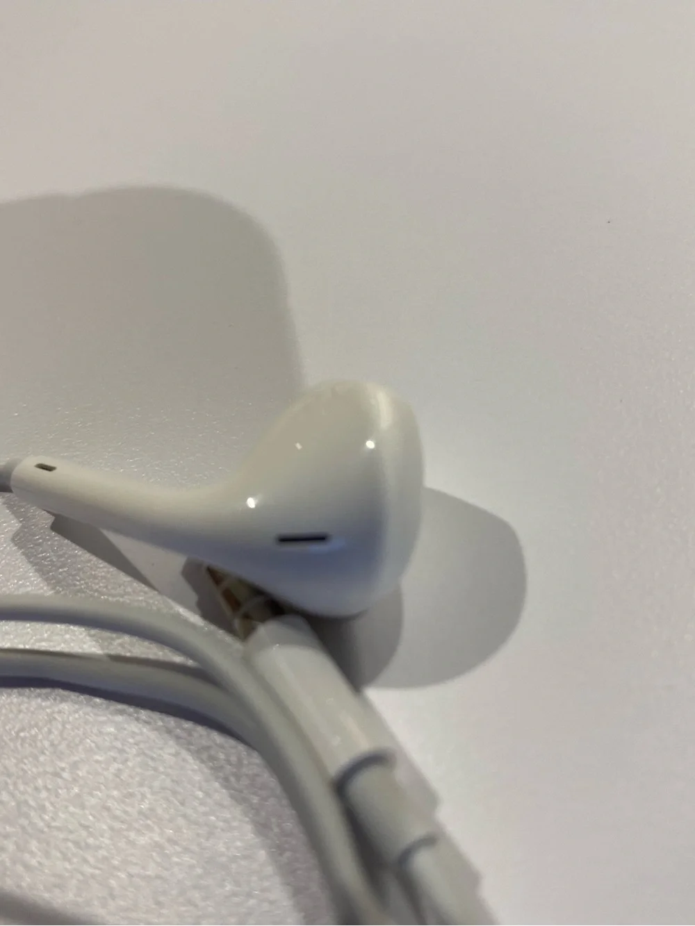 Apple EarPods 3.5mm Jack - NEW Never Worn - Genuine Apple Wired Earbuds